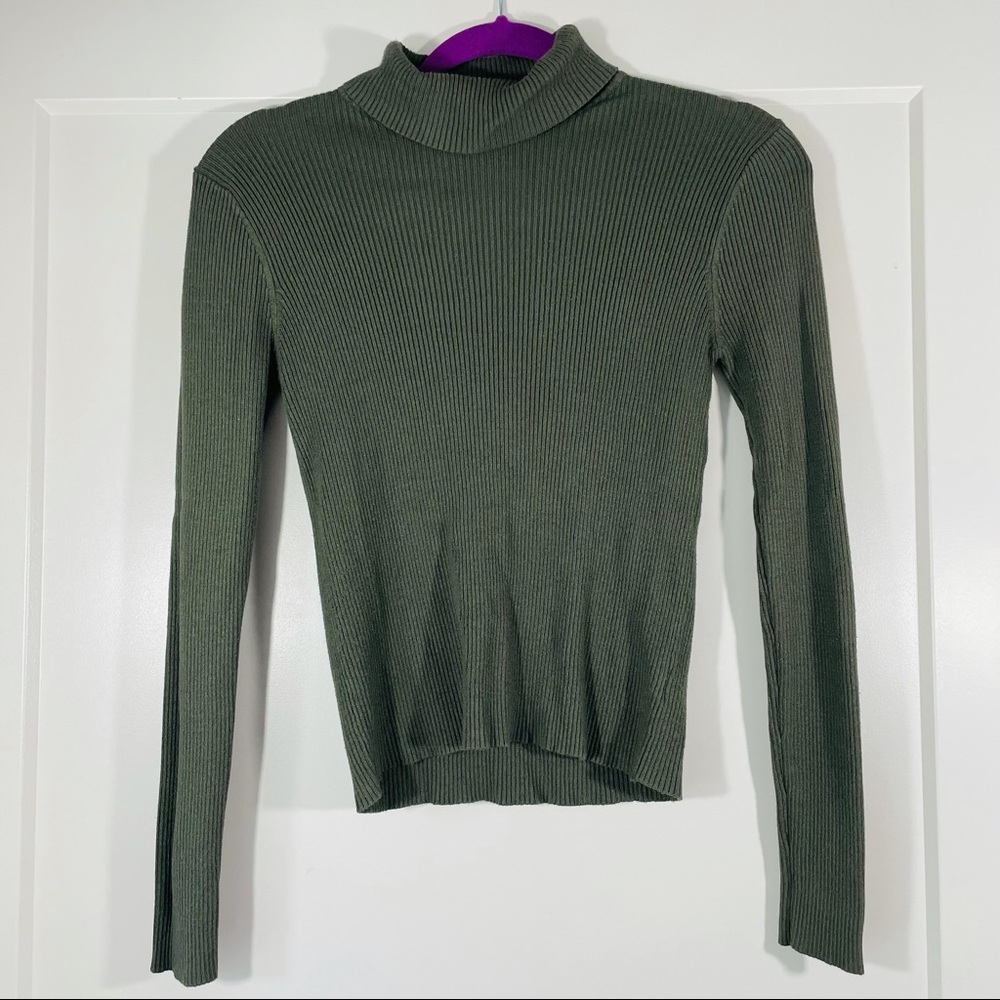 Active USA green sweater